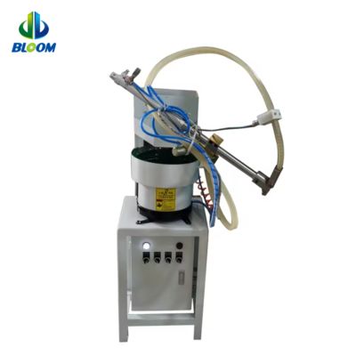 Qualität  Automatic Nut Feeder for Spot Welding with M5-M12 Compatibility 220V/50Hz Power and 0.5MPa Air Source Fabrik