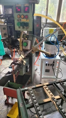 Automatisches Fütterungssystem automatisches Nuss-Punktschweissen