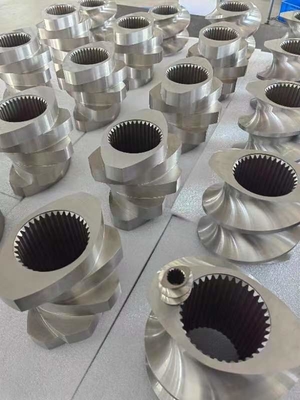Bimetallische Schraubelemente für kleine Kunststoffspritzgießmaschinen