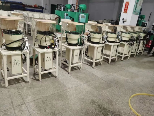Automatische Nusszufuhrmaschine Vibrationsschüsselzufuhr für Spot-Schweißelektrodenmaterial mit einfacher Bedienung